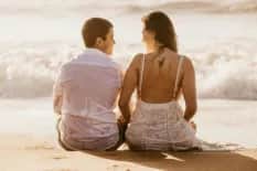 What Is Breadcrumbing? Meaning, Signs & Examples in Dating