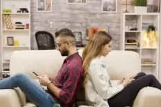 What Is Roaching in Dating? Spot It Early & Protect Yourself