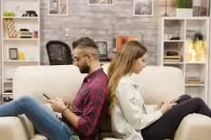 What Is Roaching in Dating? Spot It Early & Protect Yourself