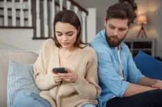 What is Pocketing in a Relationship: Causes, Signs & Solutions