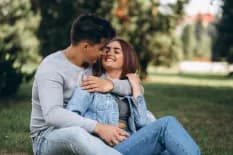 Benching Meaning in Dating: 6 Signs You're Being Benched